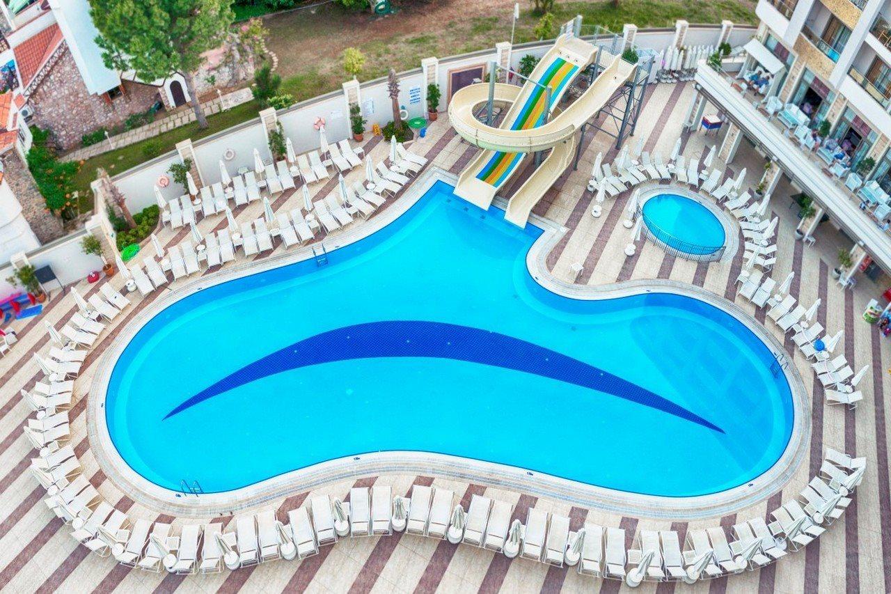 ホテル ゴールデン ロック ビーチ マルマリス エクステリア 写真